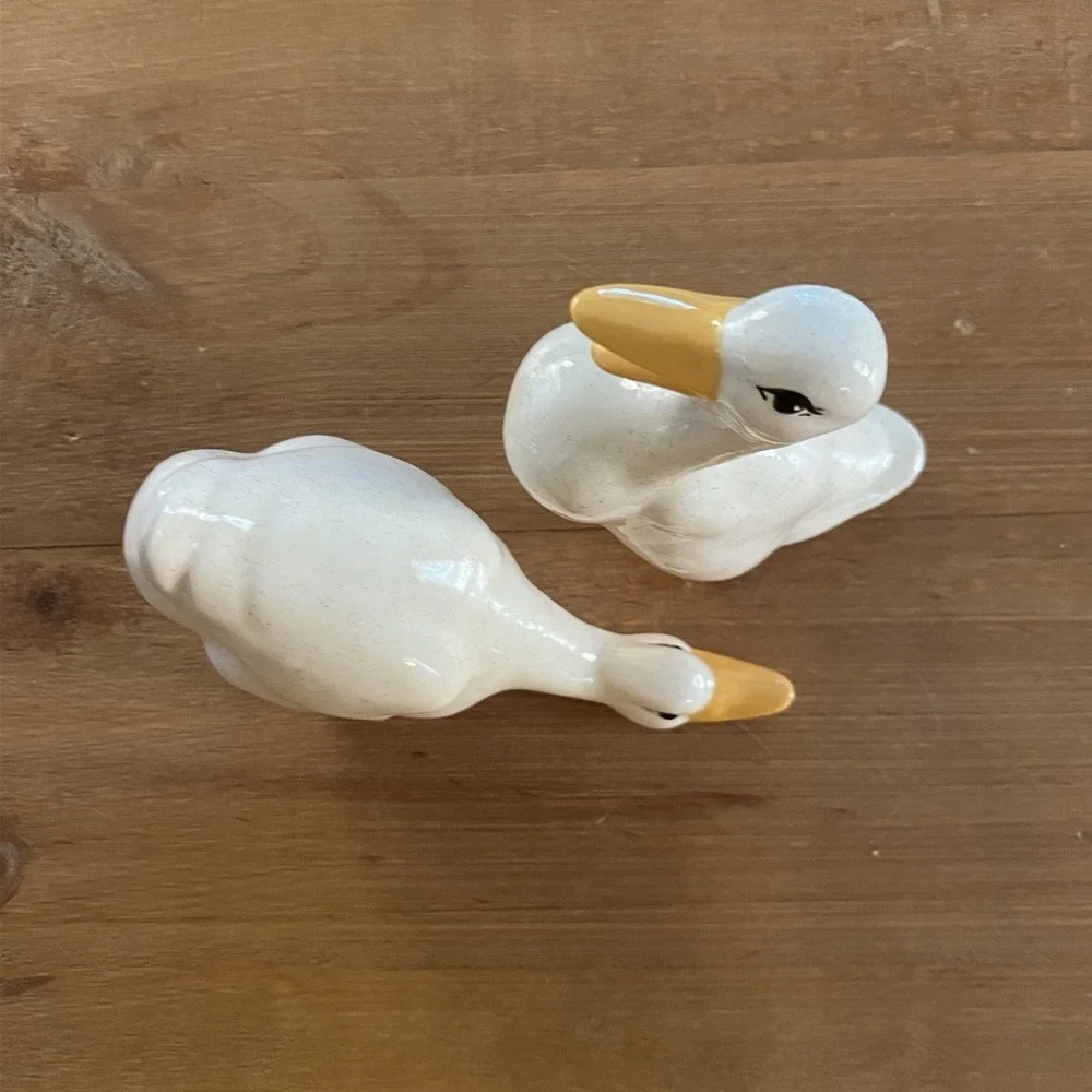 Ceramic Duck Figurine Set White Yellow Beaks Speckled Glaze Vintage Decor
